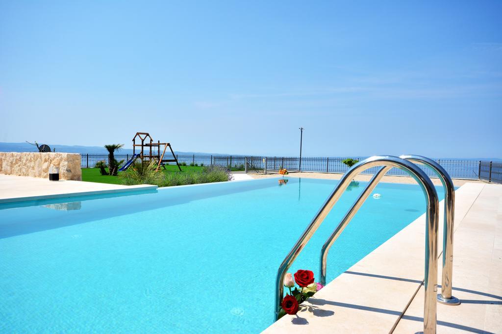 Vilă View 4 *