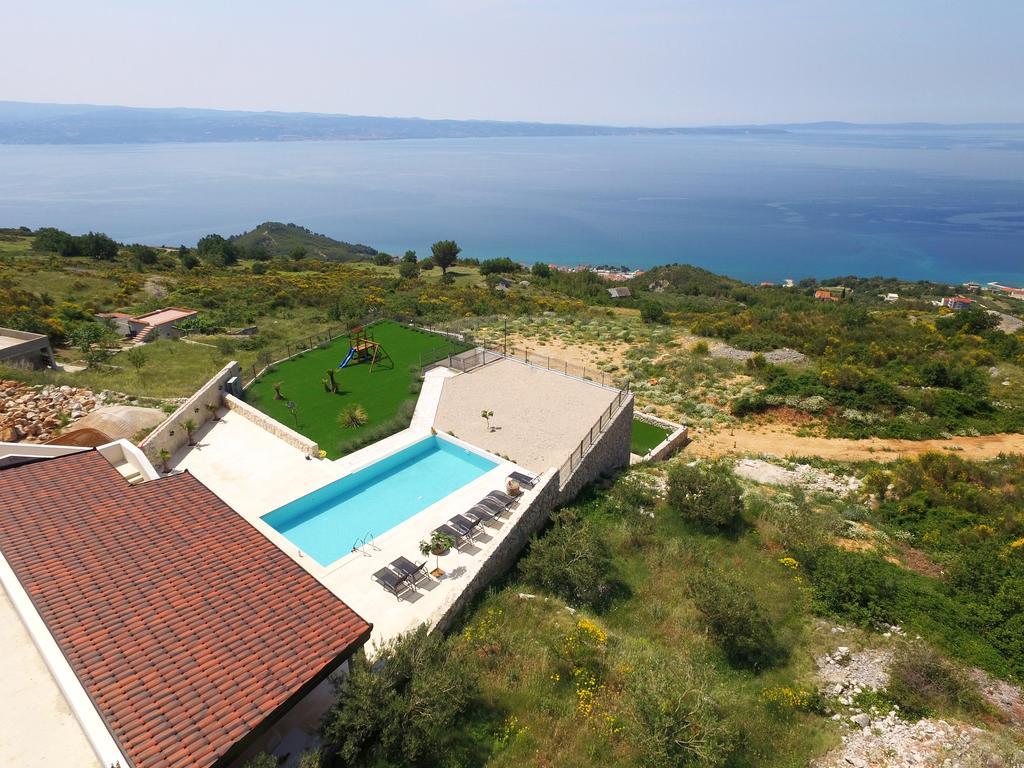 View 4 Podstrana